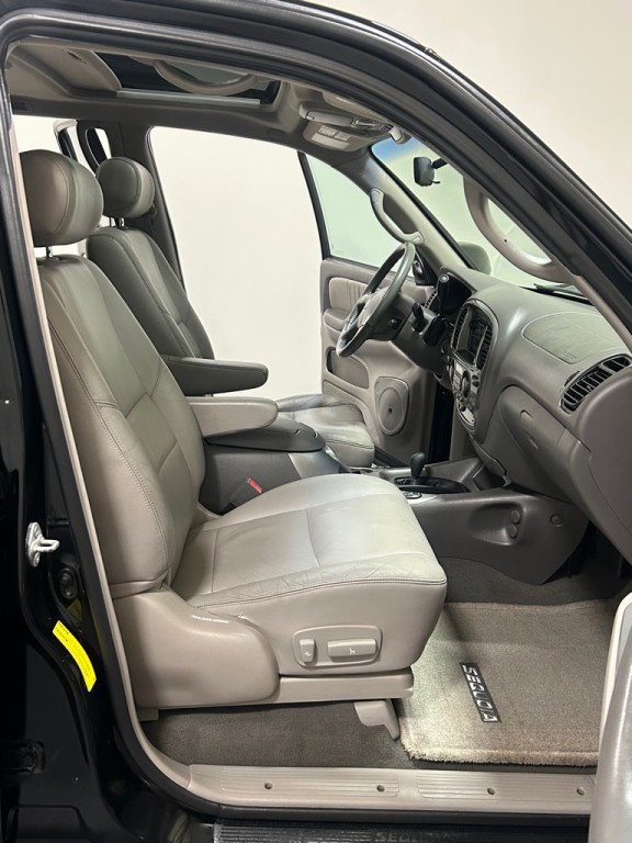 2002 Toyota Sequoia Image 13