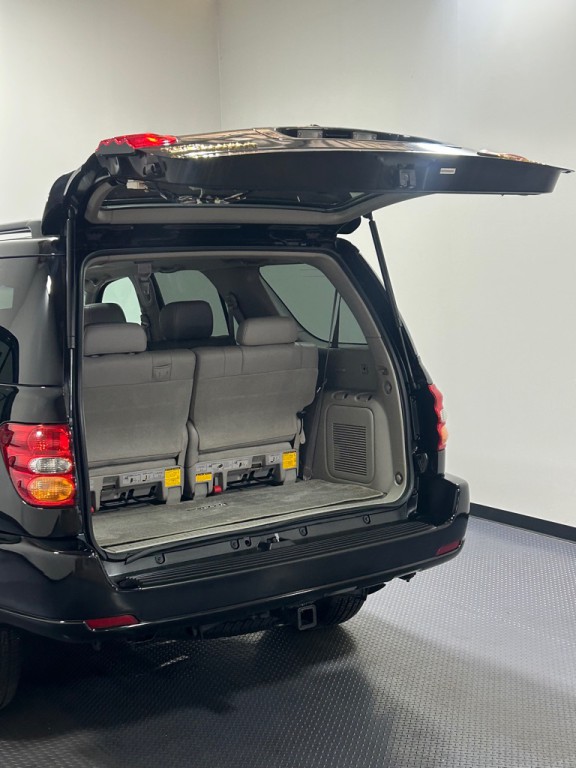 2002 Toyota Sequoia Image 15