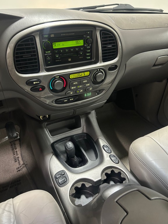 2002 Toyota Sequoia Image 16