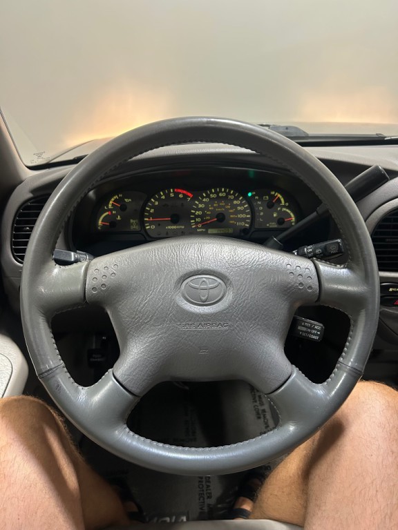 2002 Toyota Sequoia Image 18