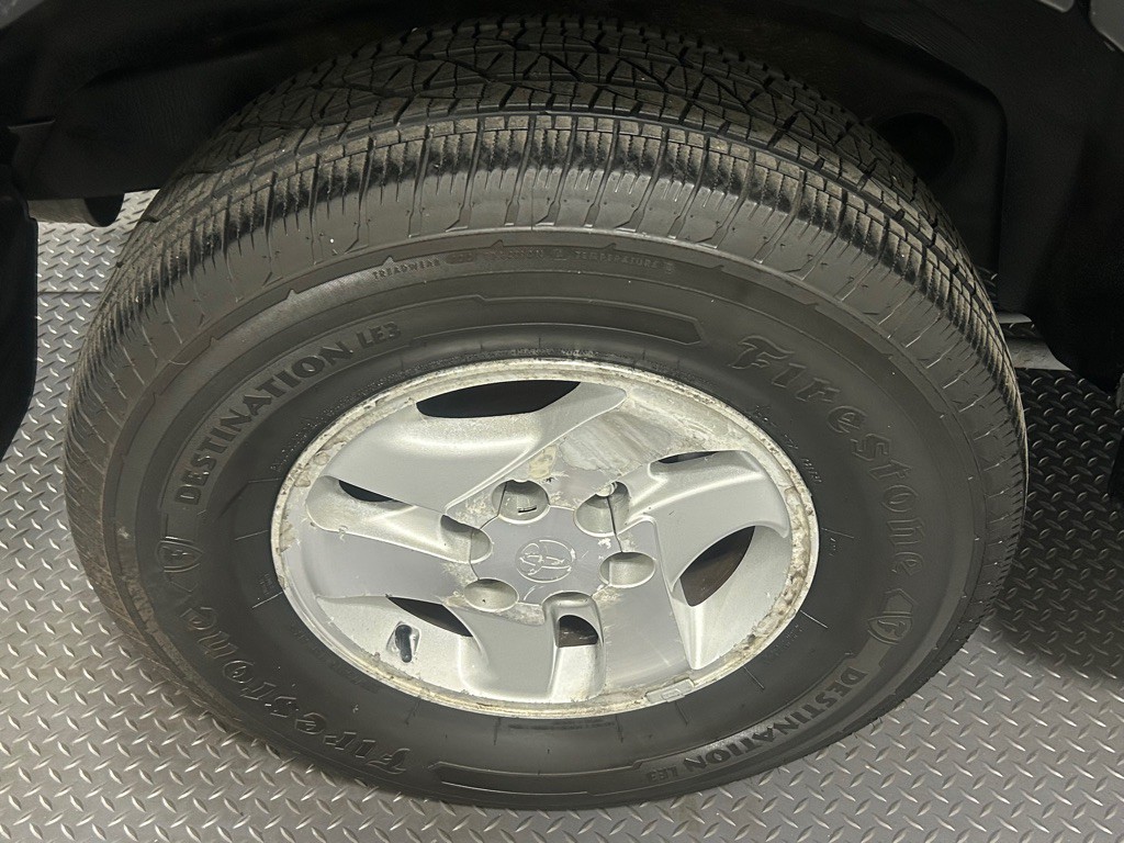 2002 Toyota Sequoia Image 21