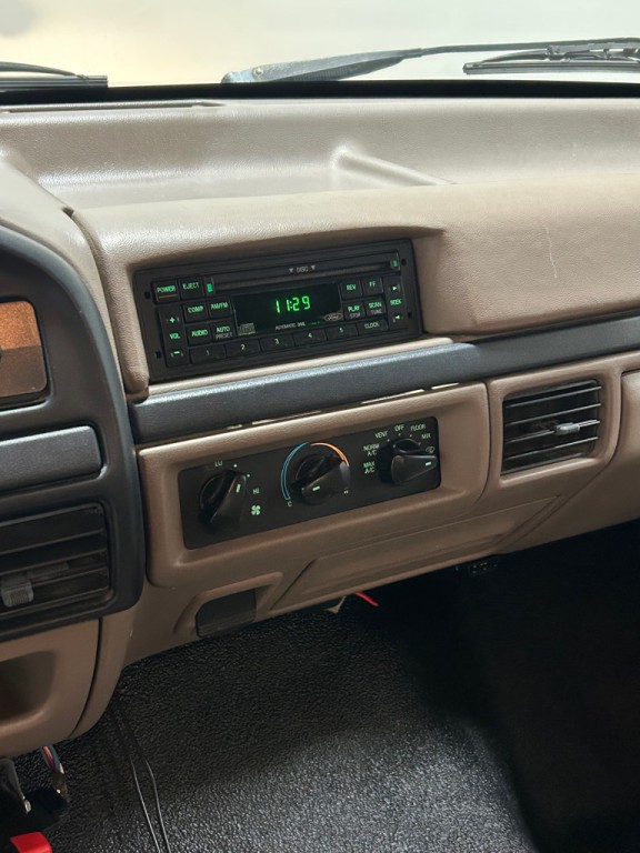 1996 Ford F-250 Image 12