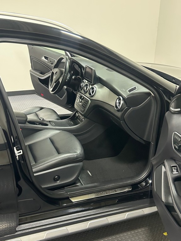 2015 Mercedes-Benz GLA-Class Image 11