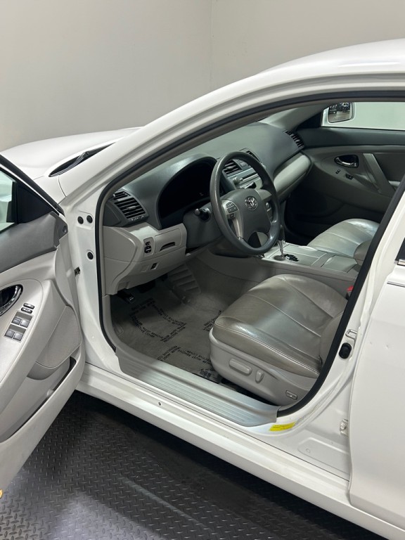 2010 Toyota Camry Image 8