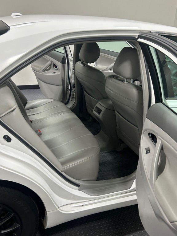 2010 Toyota Camry Image 10