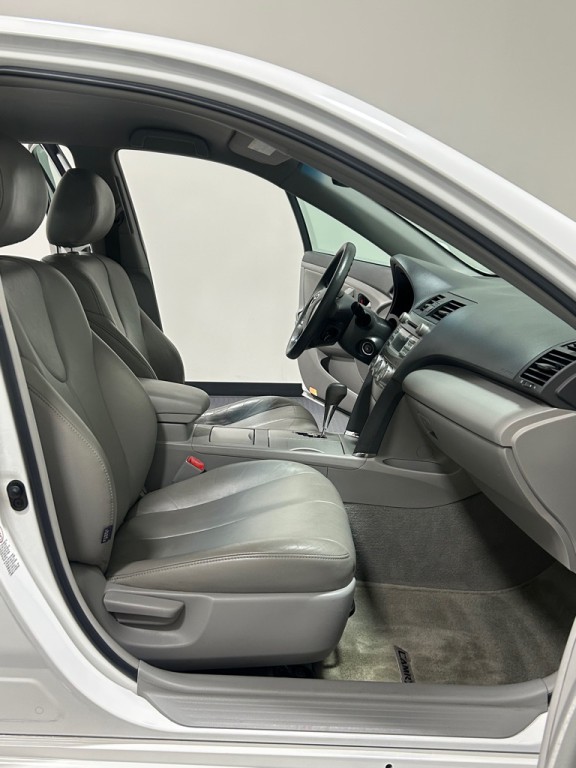 2010 Toyota Camry Image 12