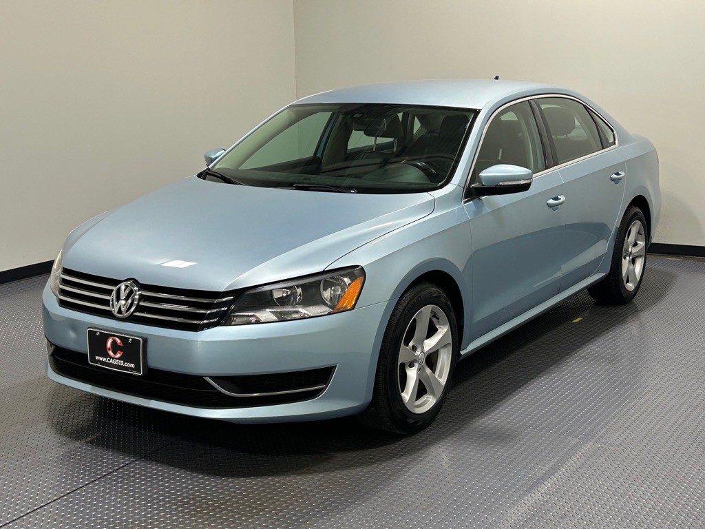 2013 Volkswagen Passat Image 1