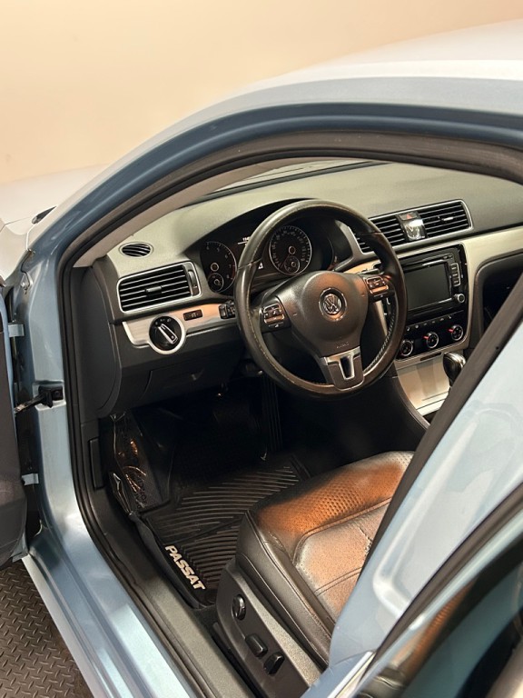 2013 Volkswagen Passat Image 8