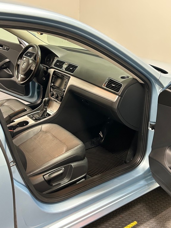 2013 Volkswagen Passat Image 11