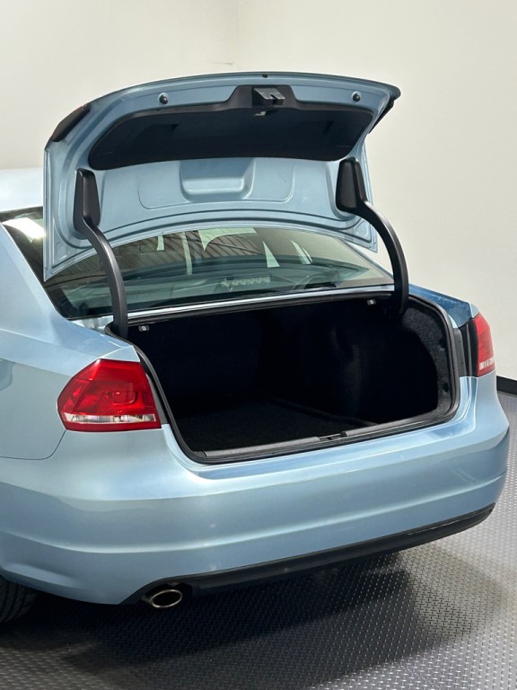 2013 Volkswagen Passat Image 12