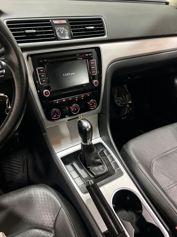 2013 Volkswagen Passat Image 14