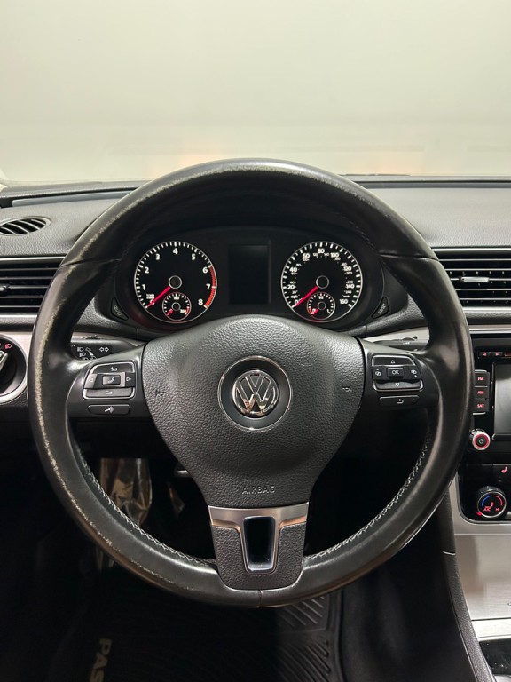2013 Volkswagen Passat Image 15