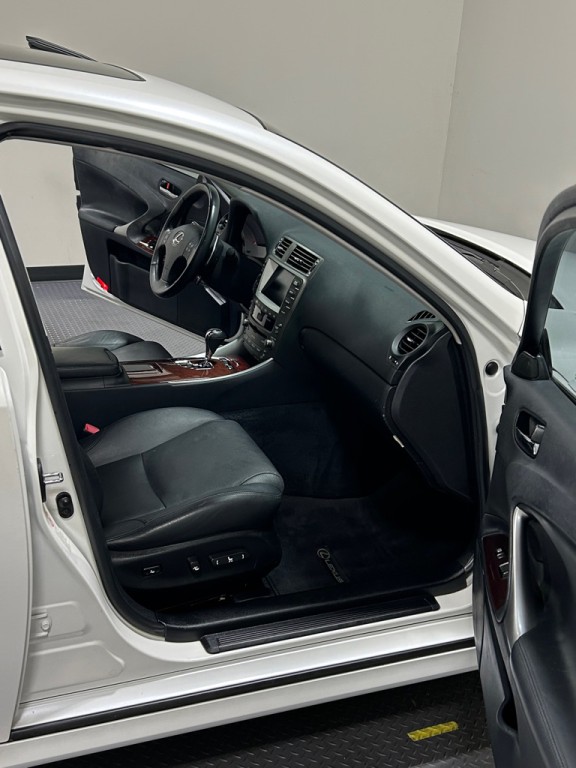 2008 Lexus IS Image 11
