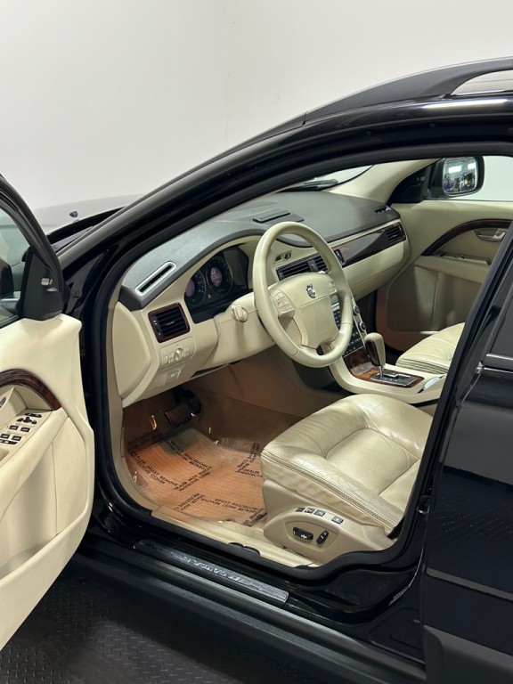 2008 Volvo XC70 Image 8