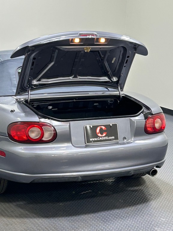 2004 Mazda MX-5 Miata Image 10