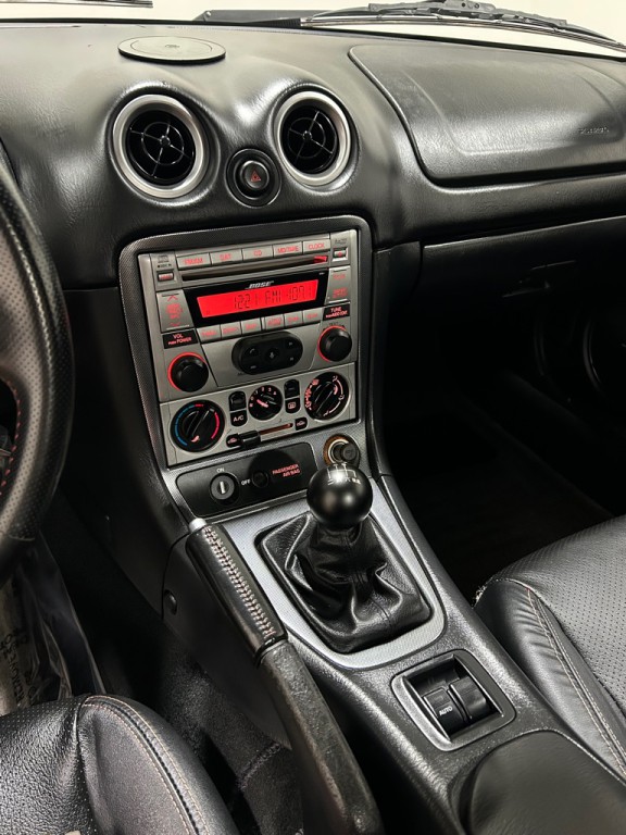 2004 Mazda MX-5 Miata Image 11