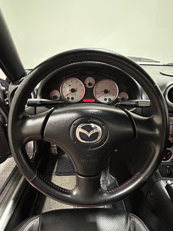 2004 Mazda MX-5 Miata Image 13