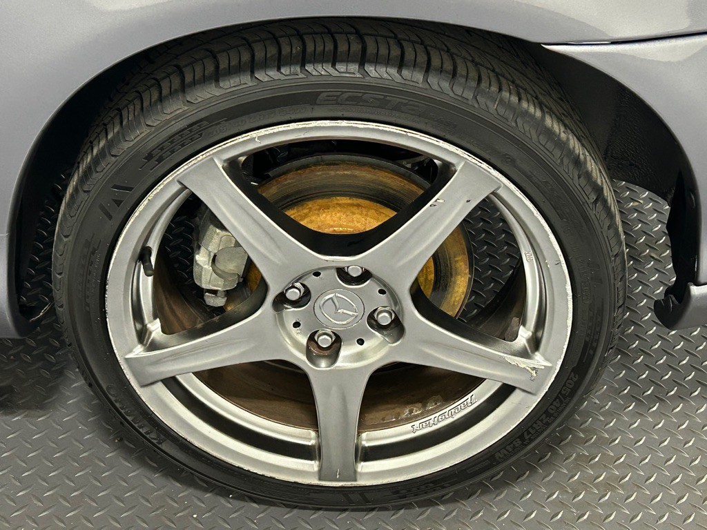 2004 Mazda MX-5 Miata Image 18