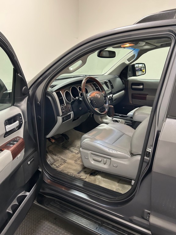 2011 Toyota Sequoia Image 8