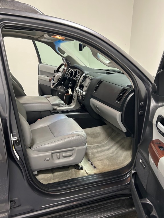 2011 Toyota Sequoia Image 12