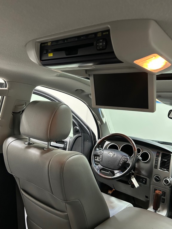 2011 Toyota Sequoia Image 13
