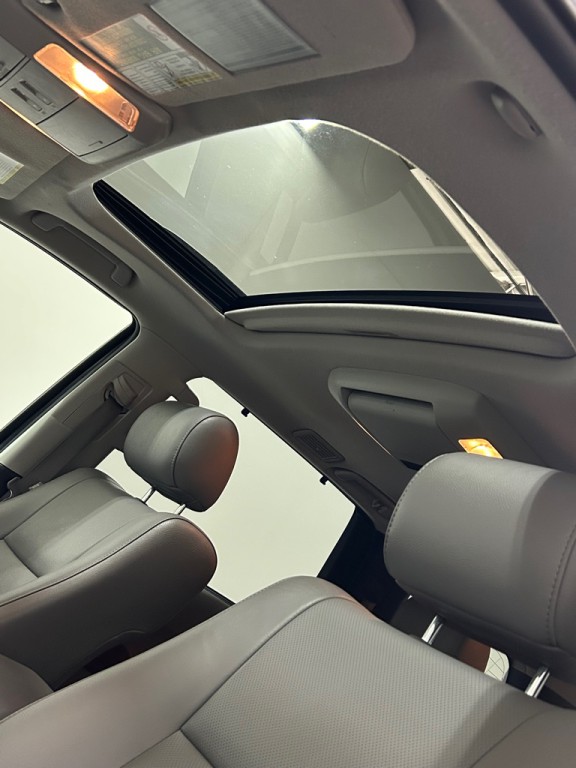2011 Toyota Sequoia Image 15