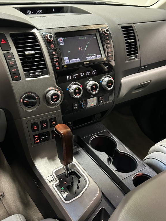 2011 Toyota Sequoia Image 16