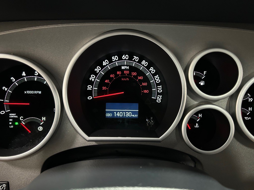2011 Toyota Sequoia Image 17