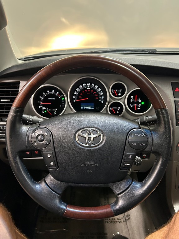 2011 Toyota Sequoia Image 18