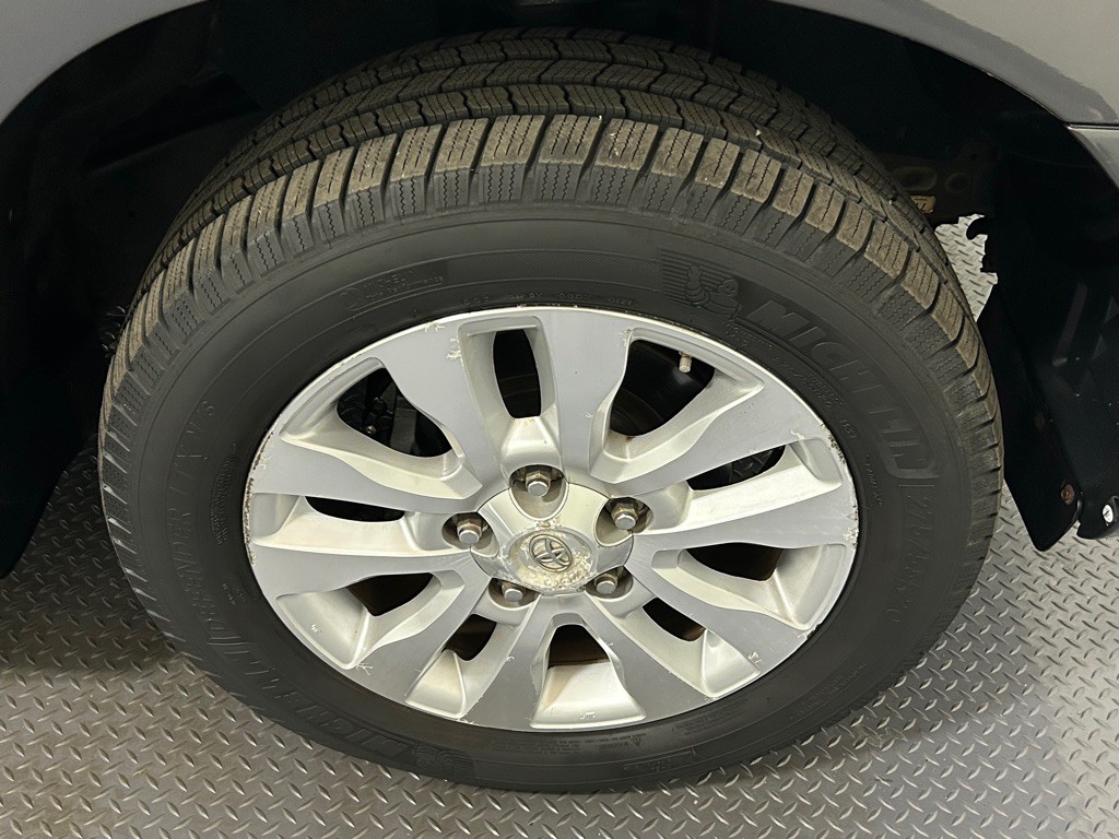 2011 Toyota Sequoia Image 20