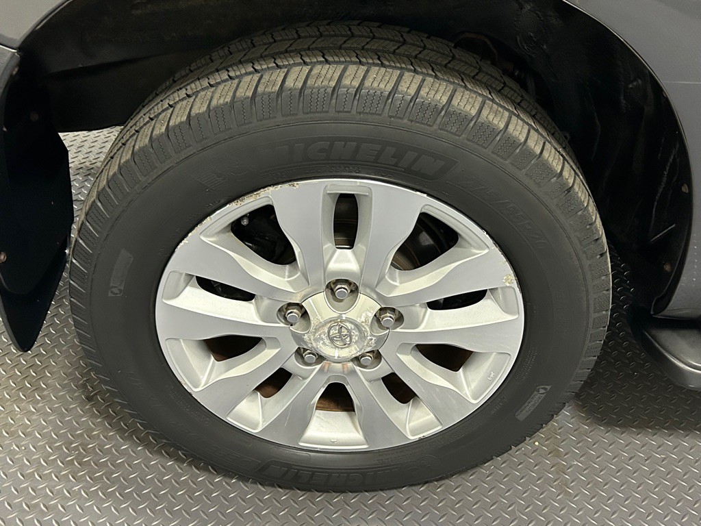 2011 Toyota Sequoia Image 21