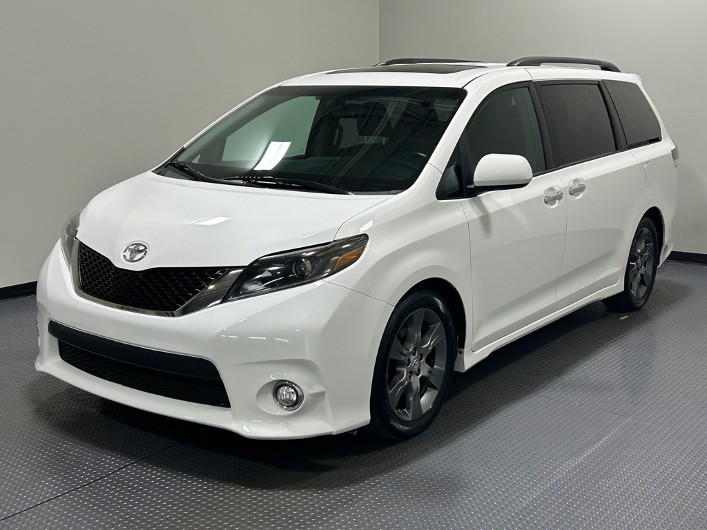 2015 Toyota Sienna Image 1