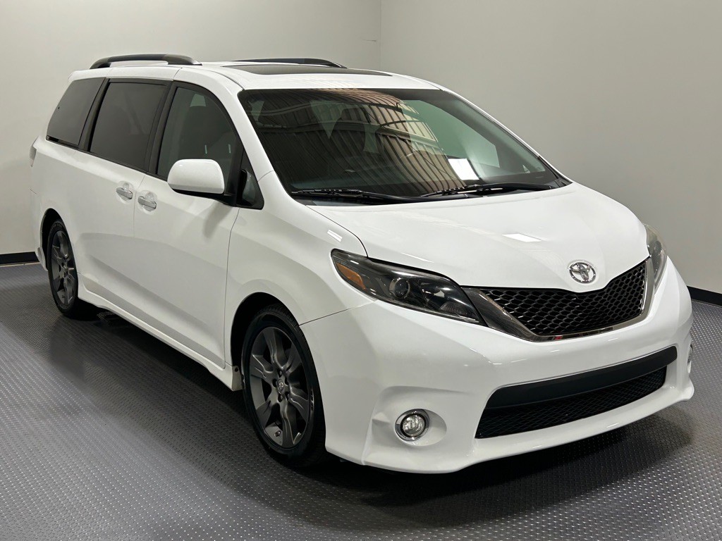 2015 Toyota Sienna Image 4
