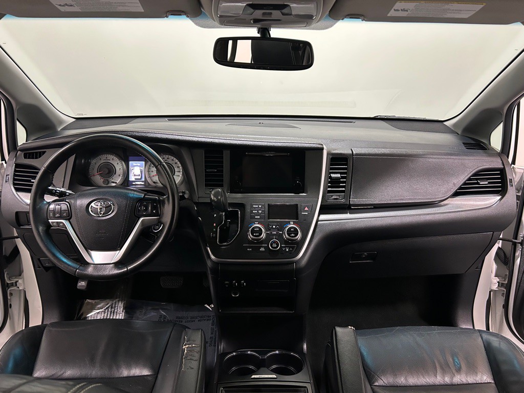 2015 Toyota Sienna Image 13