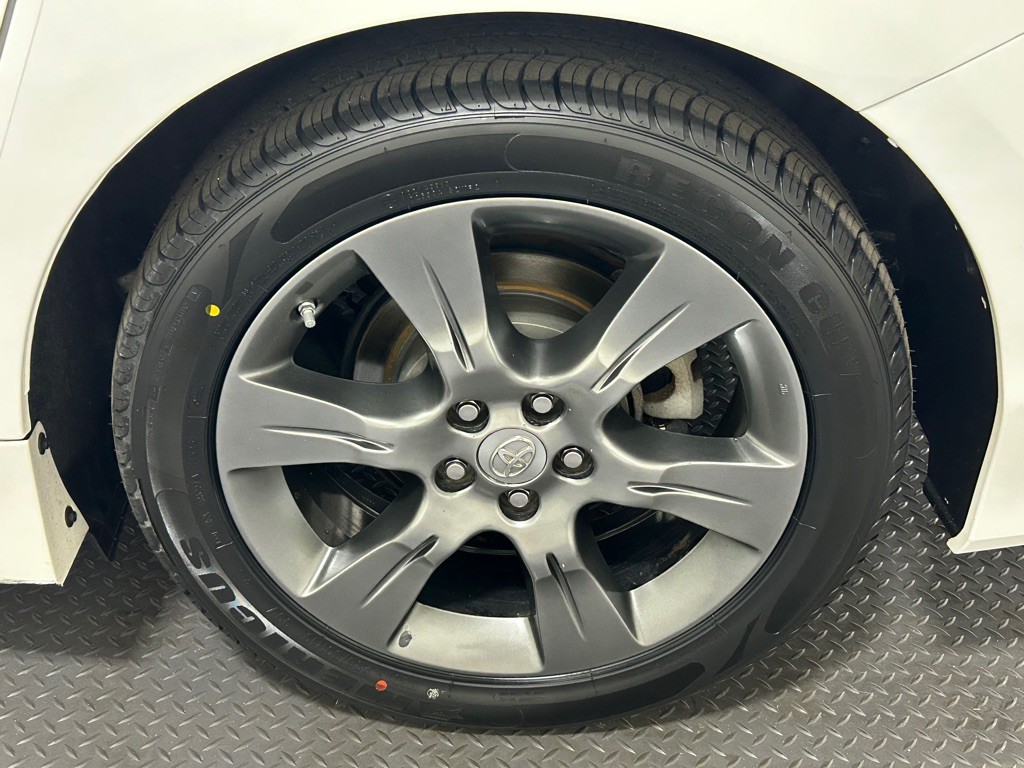 2015 Toyota Sienna Image 22