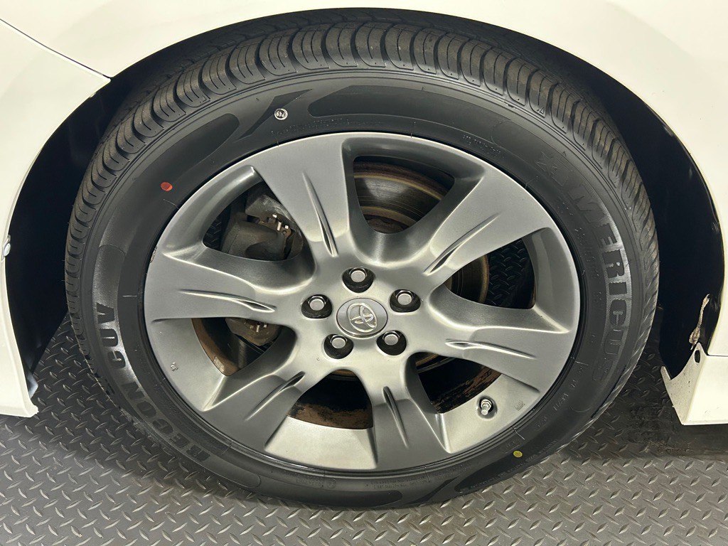 2015 Toyota Sienna Image 23