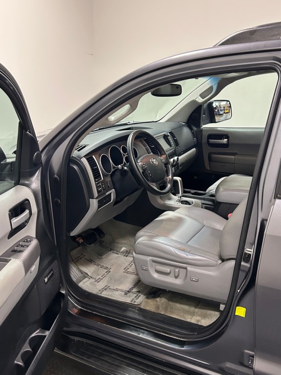 2011 Toyota Sequoia Image 8