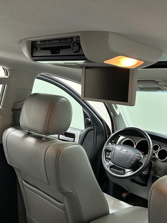 2011 Toyota Sequoia Image 12