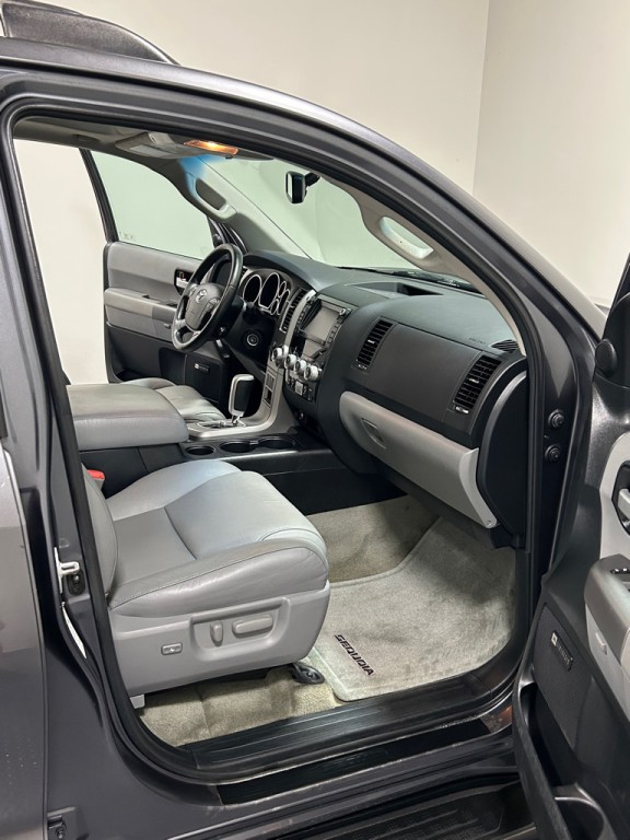 2011 Toyota Sequoia Image 13