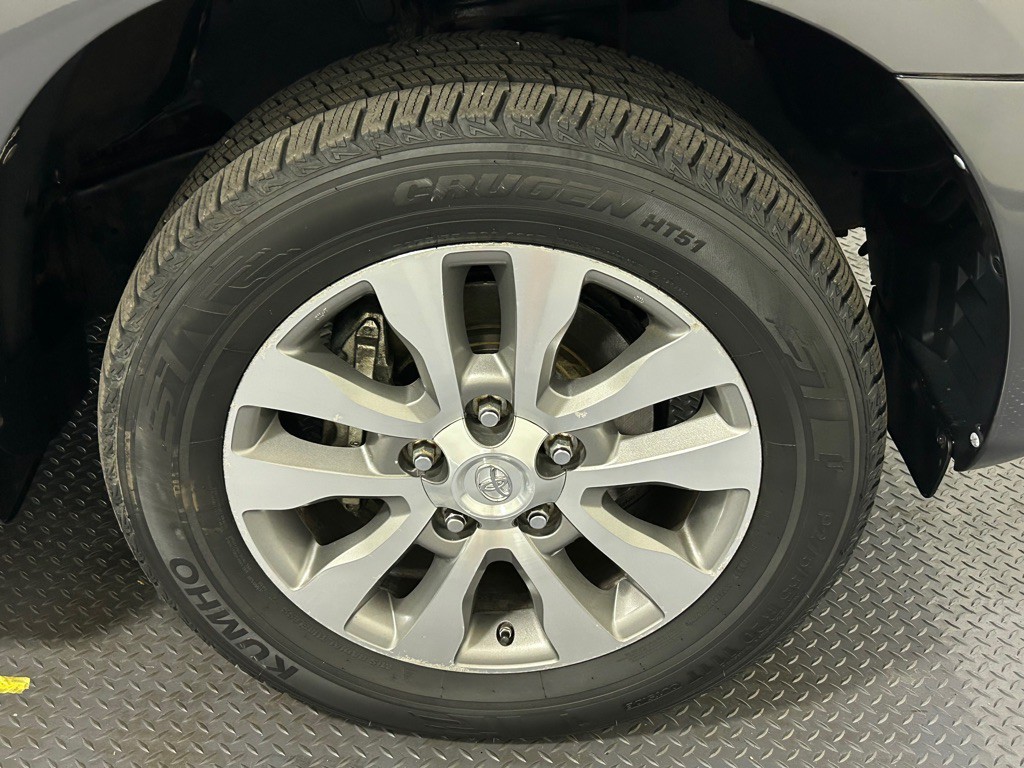 2011 Toyota Sequoia Image 20