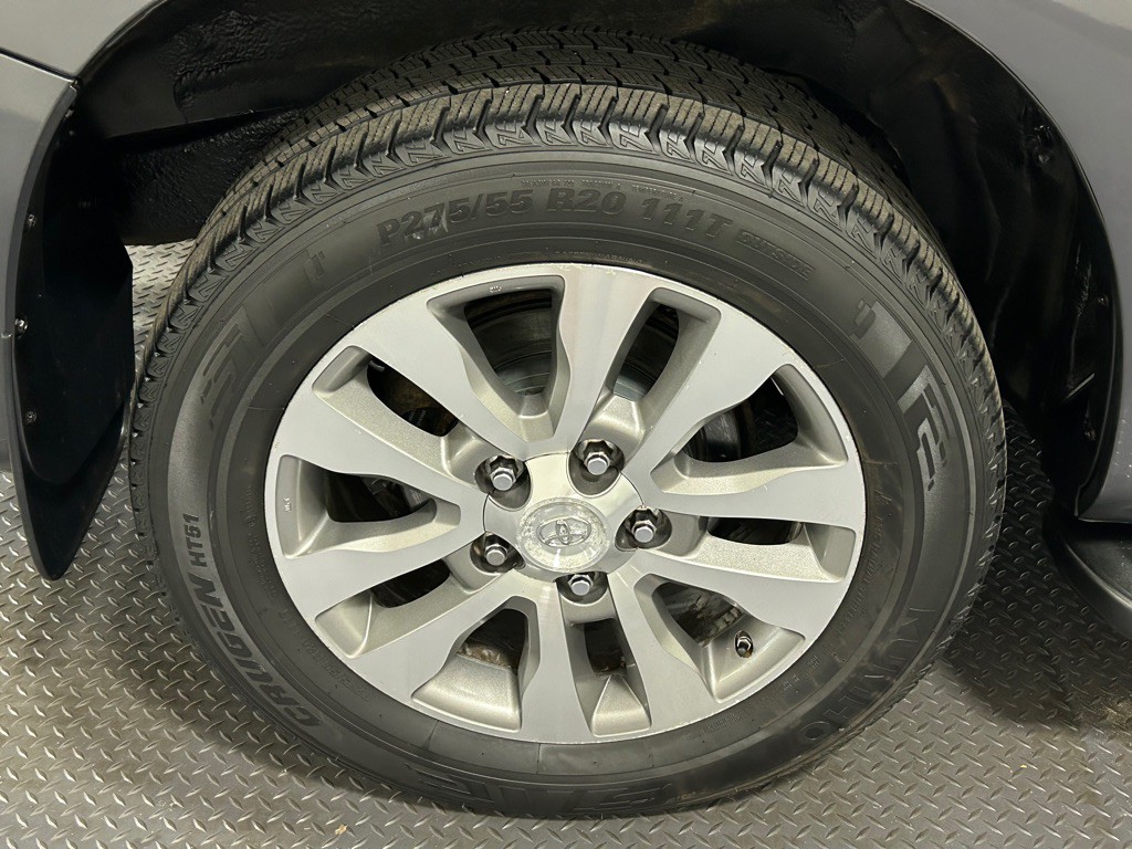 2011 Toyota Sequoia Image 21