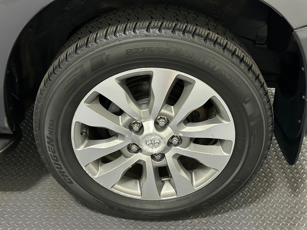 2011 Toyota Sequoia Image 22