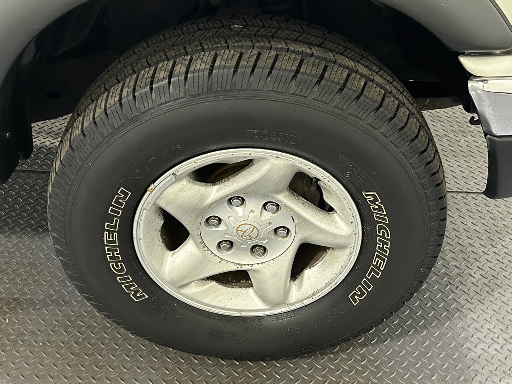 2003 Toyota Tacoma Image 16