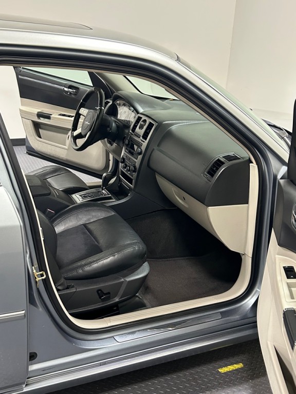 2006 Chrysler 300 Image 11