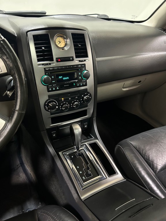 2006 Chrysler 300 Image 14