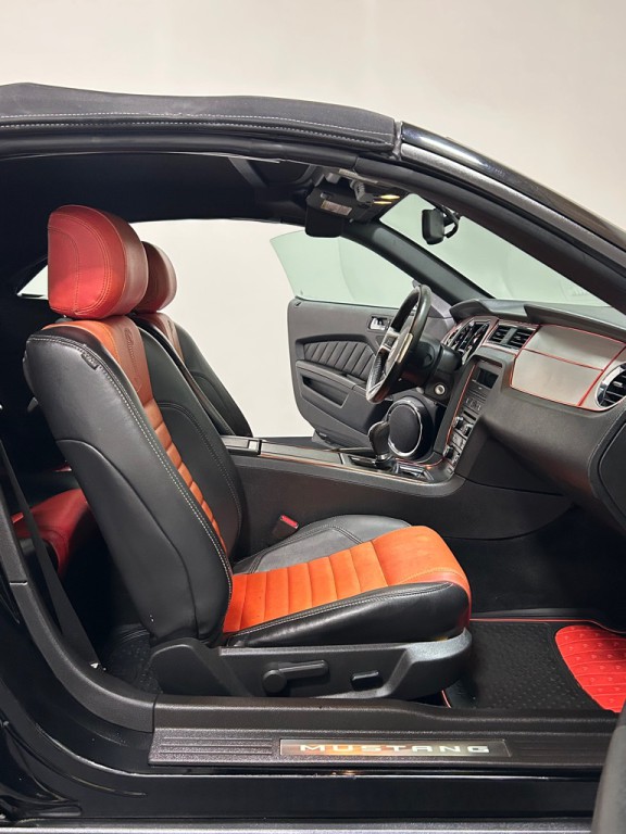 2012 Ford Mustang Image 11