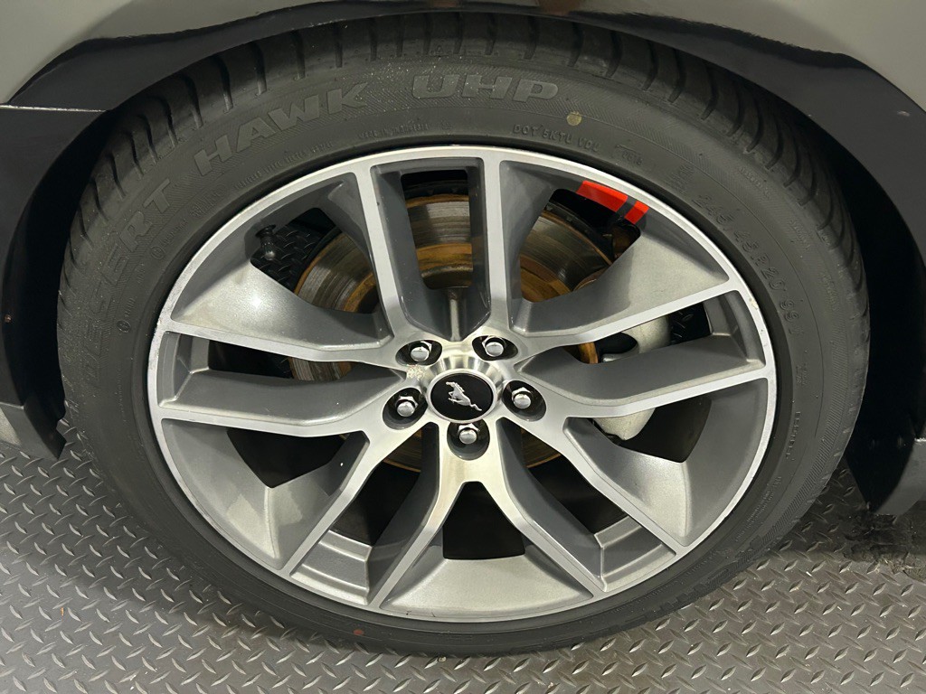 2012 Ford Mustang Image 21