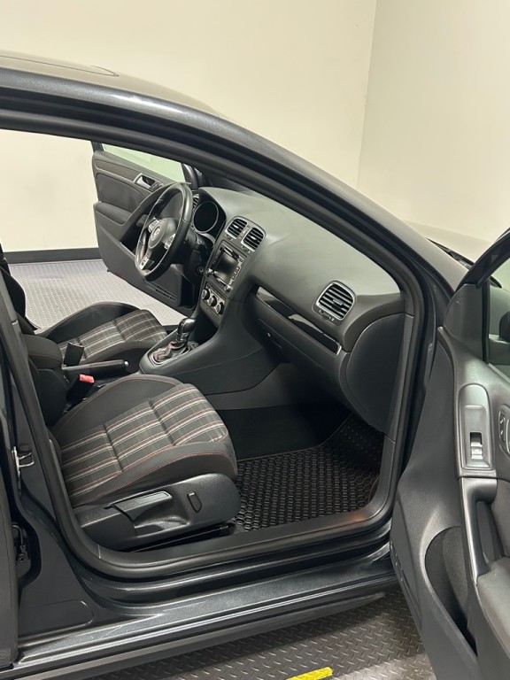 2012 Volkswagen GTI Image 11