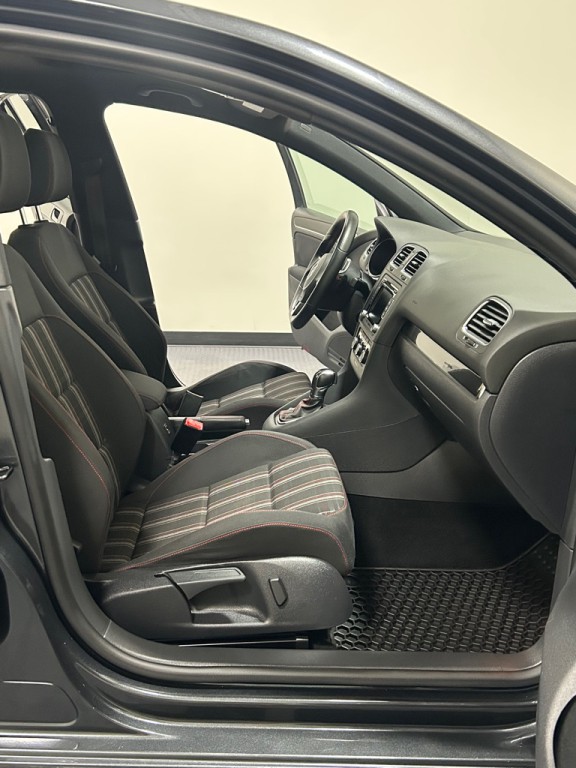 2012 Volkswagen GTI Image 12