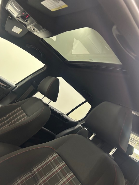2012 Volkswagen GTI Image 16